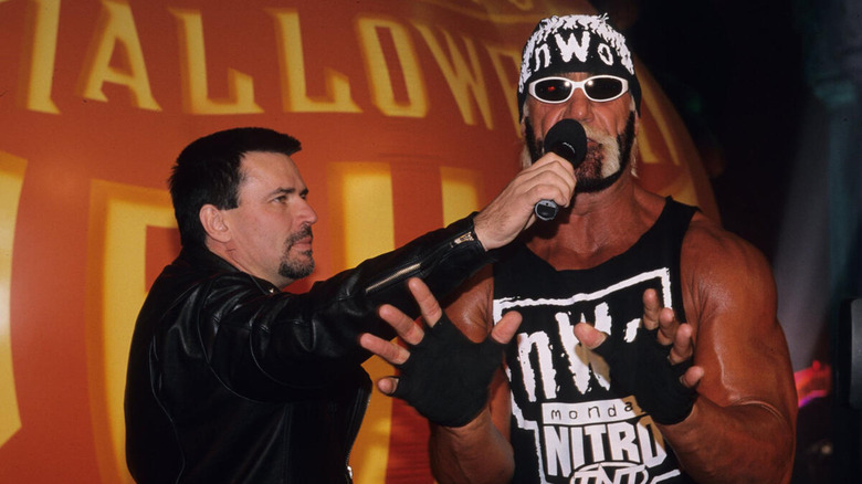 Eric Bischoff talking with Hulk Hogan