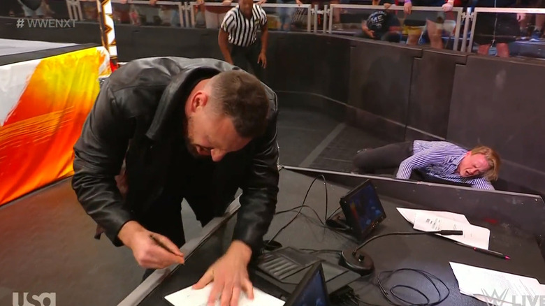 Dijak signing the contract