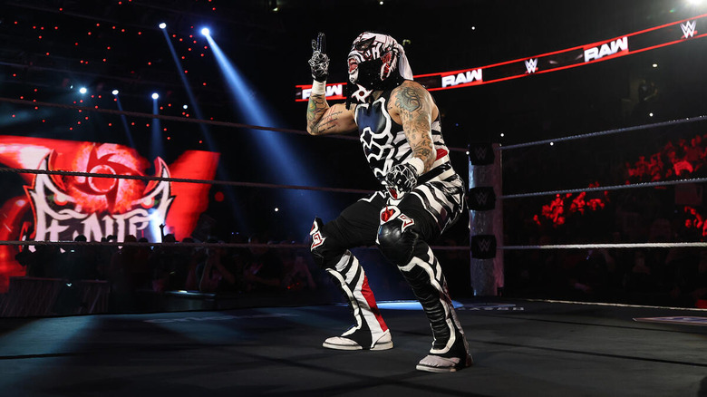 Penta poses in the ring during his "WWE Raw" debut