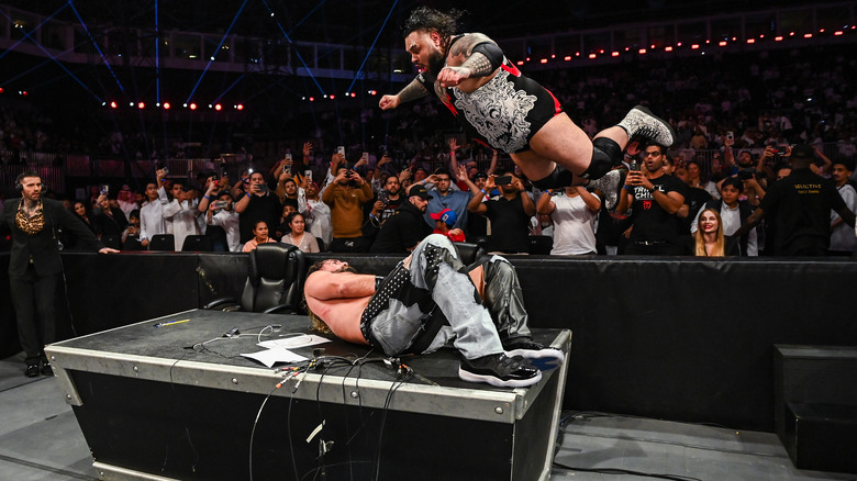 Bronson Reed splashes Seth Rollins through the announce table on "WWE Raw"