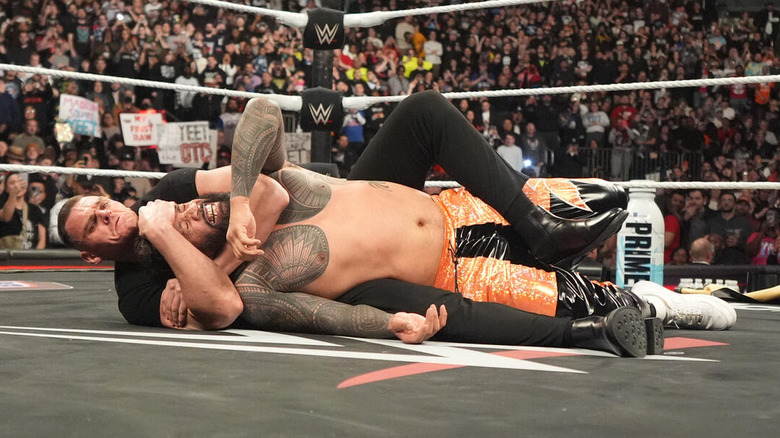 Gunther chokes out Jey Uso in the ring on "WWE Raw"