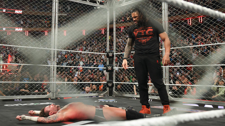 Roman Reigns stands tall above CM Punk to close "WWE Raw"