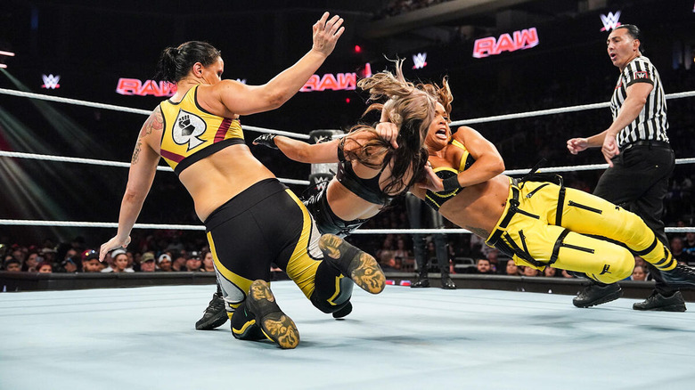 Shayna Baszler and Zoey Stark double teaming Kairi Sane