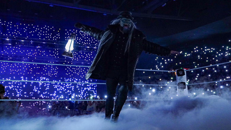 Uncle Howdy poses in the ring with lantern