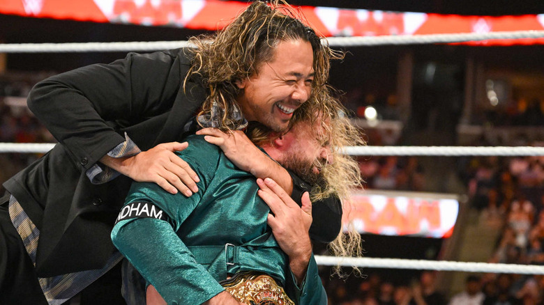 Shinsuke Nakamura choking out Seth Rollins
