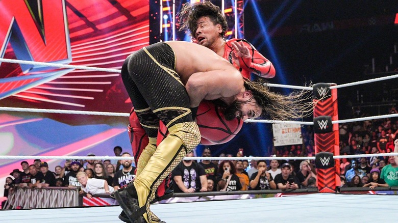 Seth Rollins fights Shinsuke Nakamura