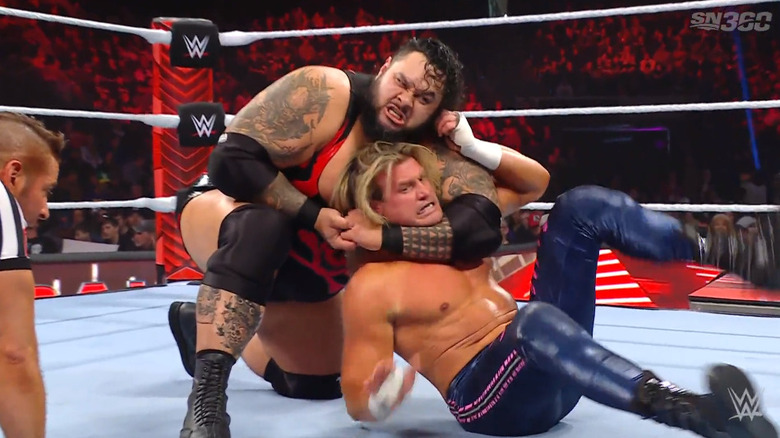 Reed with a chinlock on Ziggler