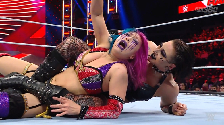 Ripley with a submission on Asuka