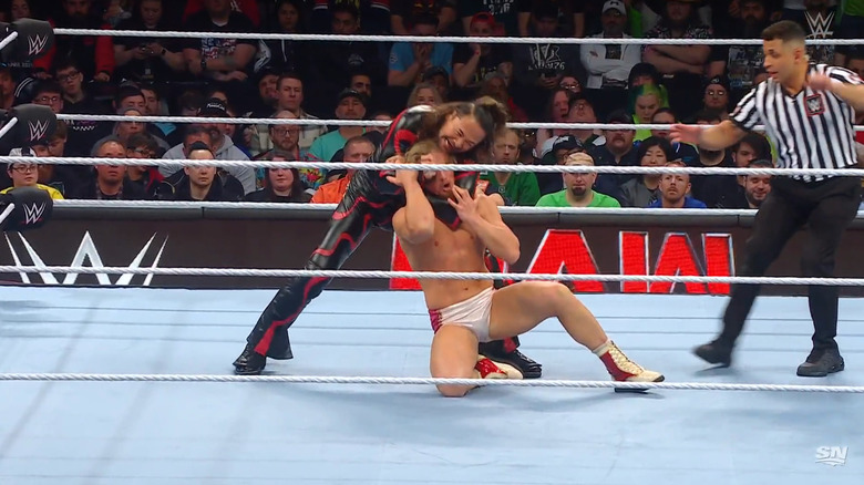 Dragunov and Nakamura in the ring