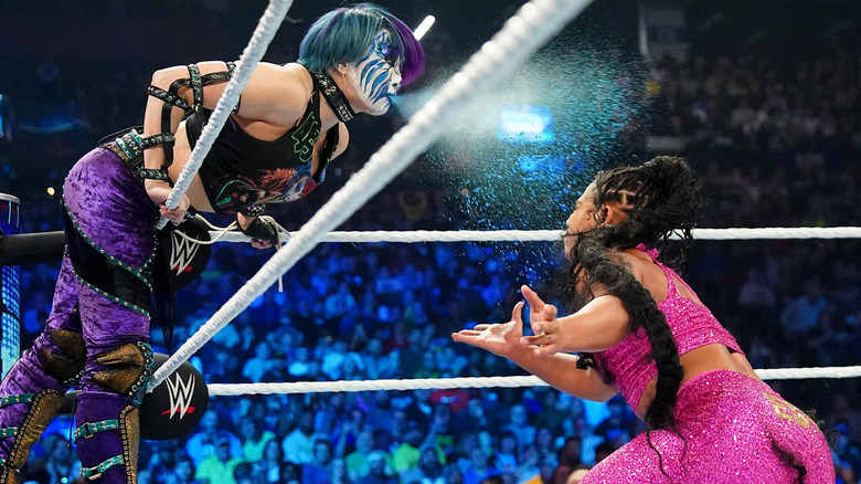 Asuka spits mist at Bianca Belair