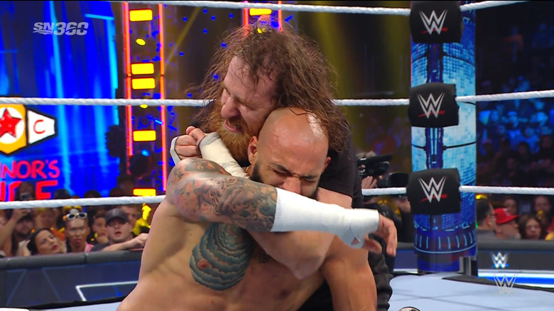 Zayn with a headlock on Ricochet