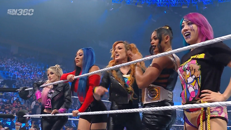 Belair, Lynch, Asuka, Bliss, and Yim in the ring