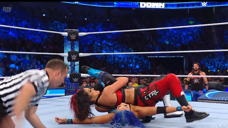 Bayley pinning Michin