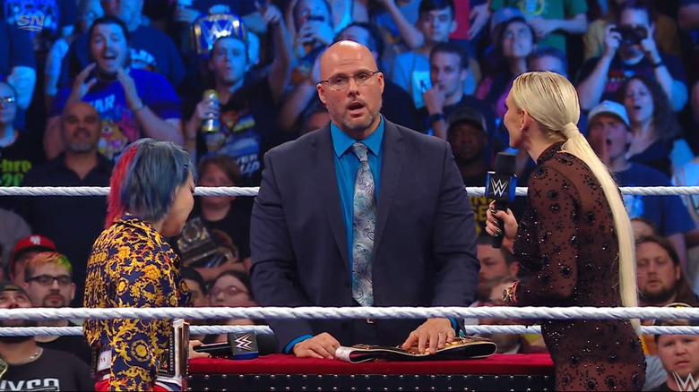 The two women and Pearce in the ring