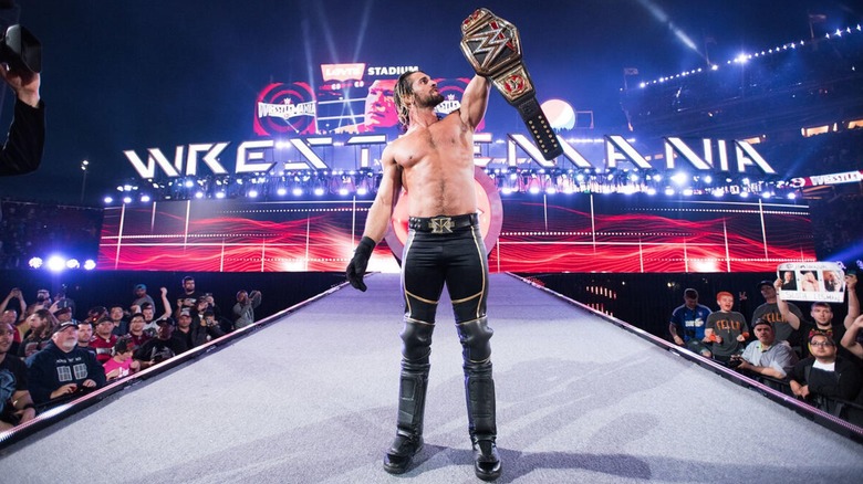 Seth Rollins holding up the WWE Championship