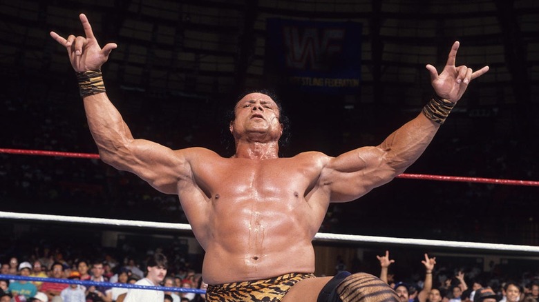 Jimmy Snuka saluting the crowd