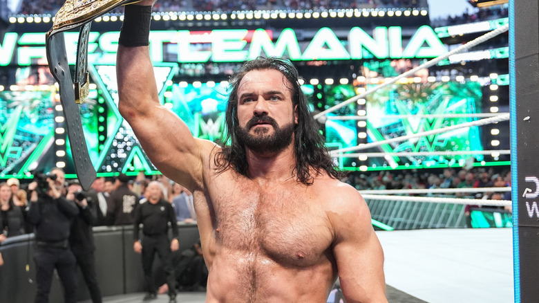 Drew McIntyre holding up the WWE World Heavyweight Championship