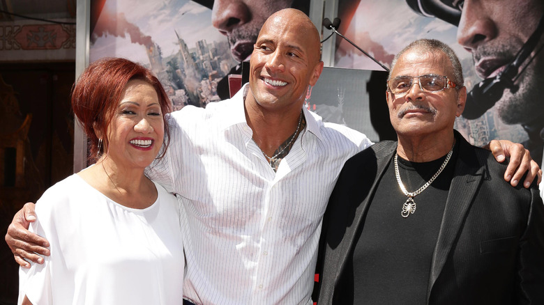 Dwayne "The Rock' Johnson posing with his mother and father in 2015