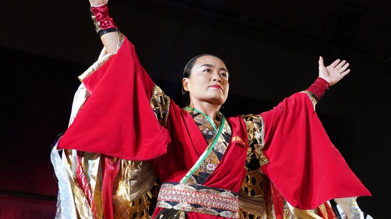 Meiko Satomura posing